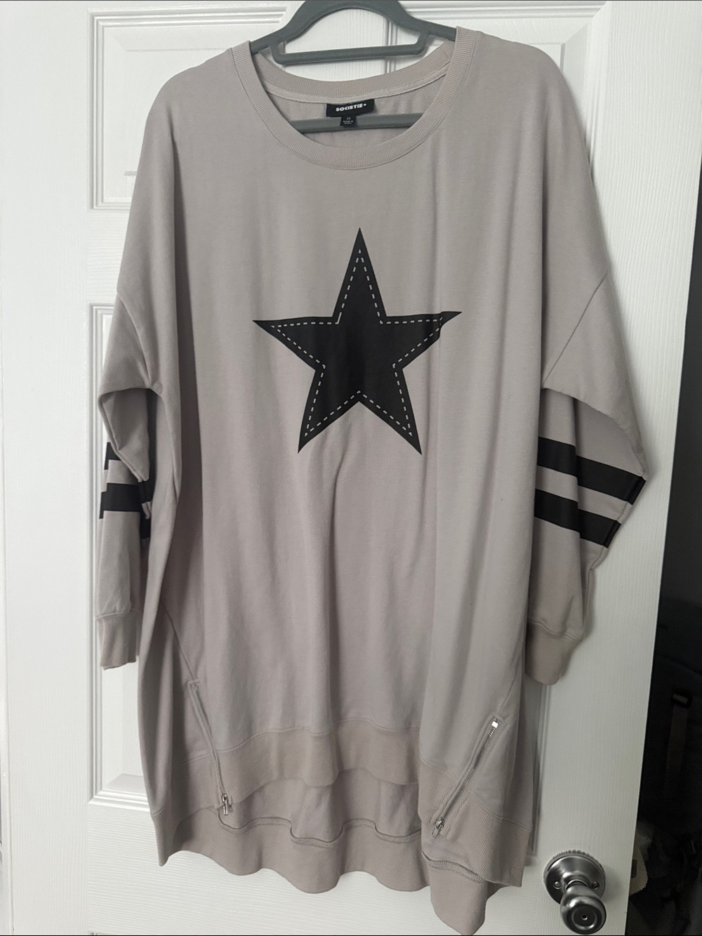 Oversized Crewneck Sweater with Star Graphic - Gray